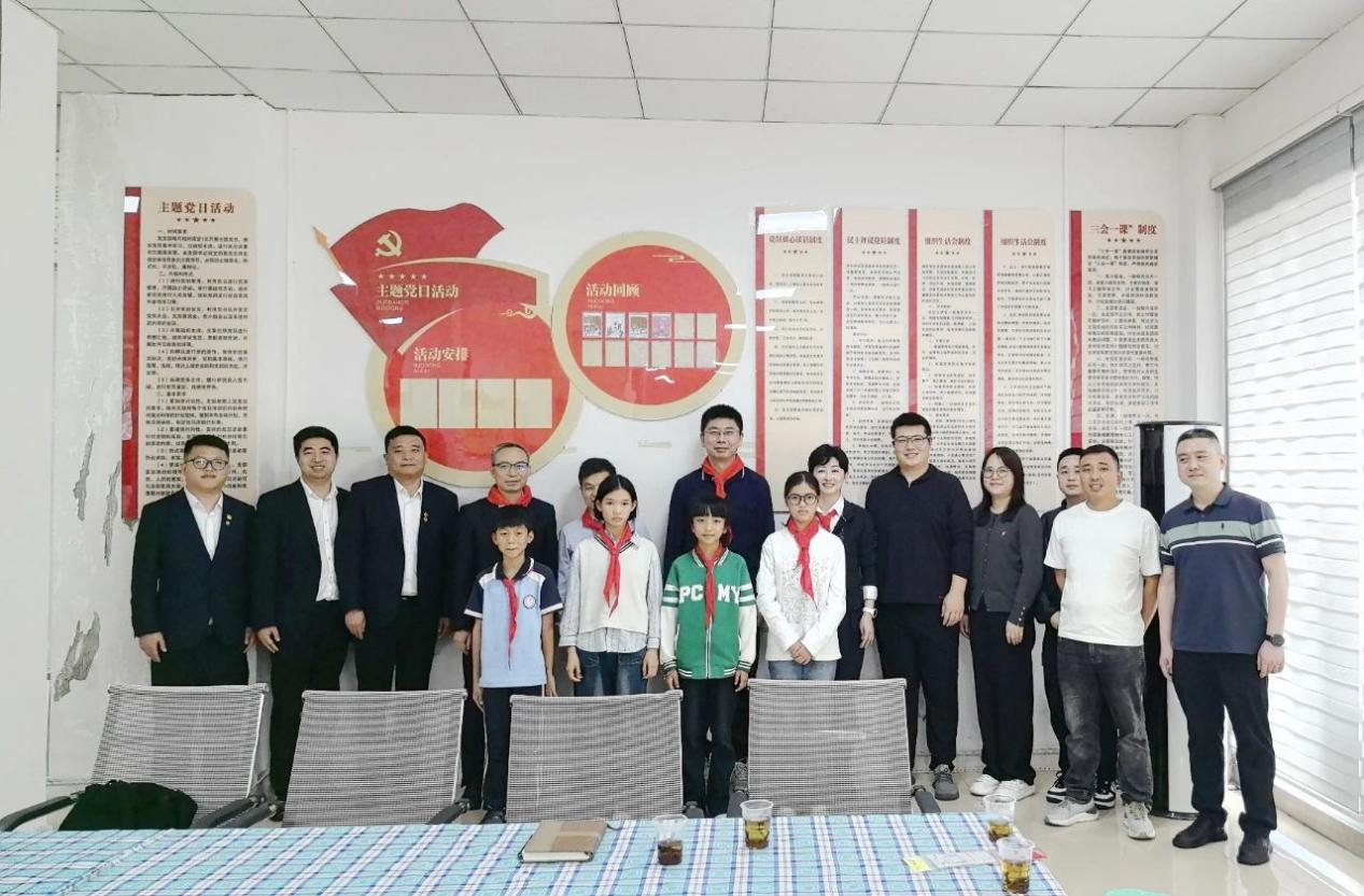 【集团888结合】崔幼刚送新选派驻村干部到驻村点报到